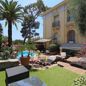 4* Szálloda Petit Palais